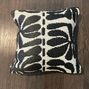 EUC set of 4 Outdoor Premium Recycled Pillows - waterproof and fad-resistant